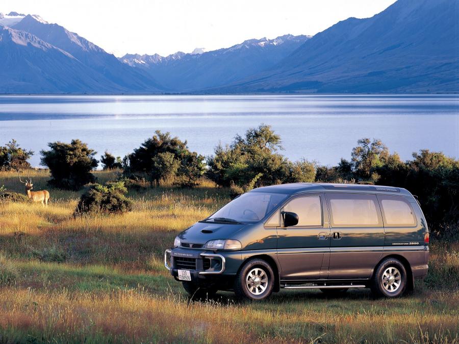 Mitsubishi Delica Space Gear 4WD 1994 года  (фото 8 из 13)